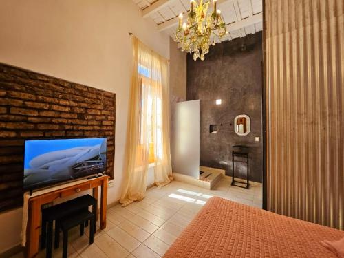 a bedroom with a flat screen tv on a wall at El Centurión del Camino Real in Villa Tulumba