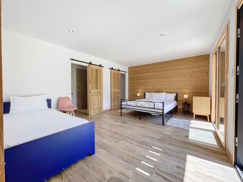 Photo de la galerie de l'établissement Chalet individuel Les Gets, Wi-Fi, parking, 2 chambres - FR-1-671-291, aux Gets