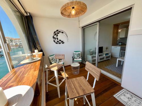 Deux pièces avec vue canal et parking privé à Sète - FR-1-338-616