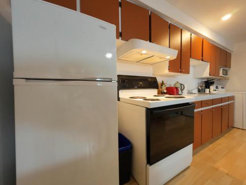 Una cocina o zona de cocina en Logis des Prodiges - Le 773