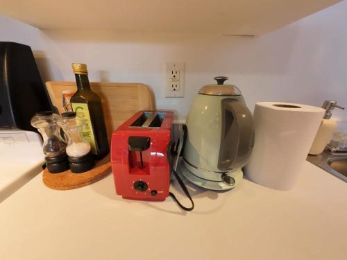 Utensilios para hacer té y café en Logis des Prodiges - Le 773