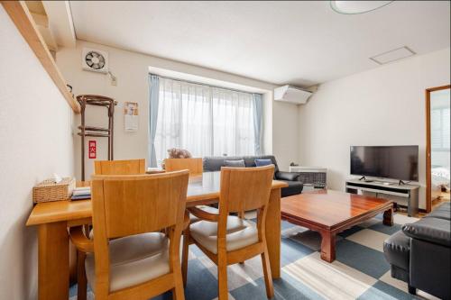 Μια τηλεόραση ή/και κέντρο ψυχαγωγίας στο 【One House 】白老駅から徒歩1分/グループ・家族で一棟貸切/ウポポイへのアクセスも抜群