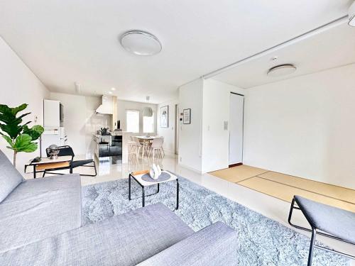 Kuchyň nebo kuchyňský kout v ubytování Modern designed property 15 mins from Kumamoto station by Restavio