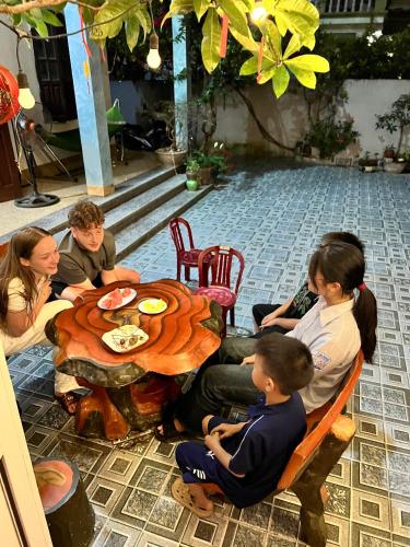 Επισκέπτες που μένουν στο Immersive Homestay Ninh Binh