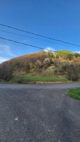 an empty road with a hill in the background at Cabana Bendis in Suciu de Sus