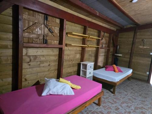 Postel nebo postele na pokoji v ubytování Appartement moderne à Goyave avec jardin et terrasse