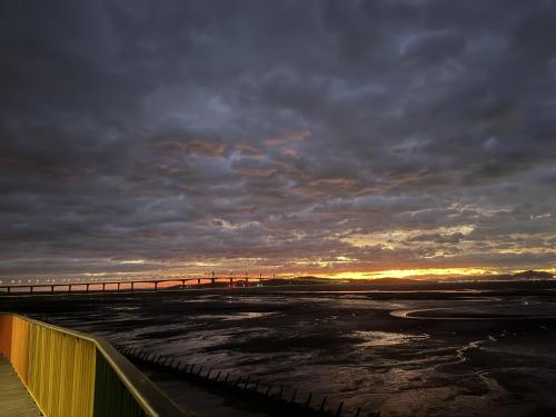 a bridge over the ocean with a cloudy sky at 飛鳥集行館 in Hu-hsia