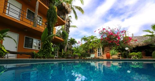 Gallery image of The Bungalows Hotel in Cabo San Lucas