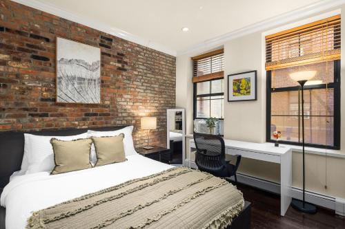Postel nebo postele na pokoji v ubytování Hudson Yard comfort in the heart of Manhattan