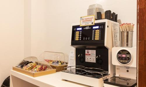 a microwave oven sitting on top of a counter at Anyang CNC Hotel in Anyang