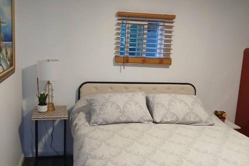 Postel nebo postele na pokoji v ubytování Goarges Tiny Home!