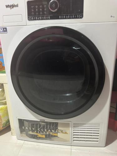 a white microwave oven sitting on top of a counter at Apartamento bulevar jacuzzi centro in Burgos