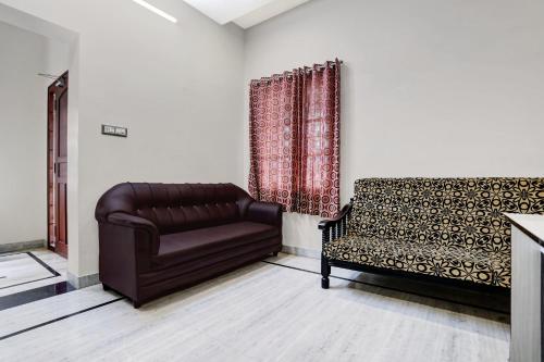 Posezení v ubytování Super Hotel O Ashok Nagar Near JNTU College