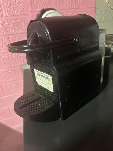 a black toaster sitting on top of a table at Apartamento bulevar jacuzzi centro in Burgos