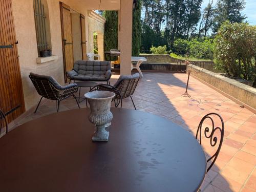 a table and chairs sitting on a patio at Villa CHATEAU SAINTE BARBE in Loriol-du-Comtat