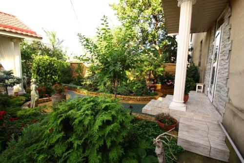Κήπος έξω από το Korall