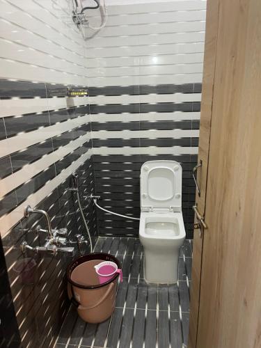 Ένα μπάνιο στο BSR plaza