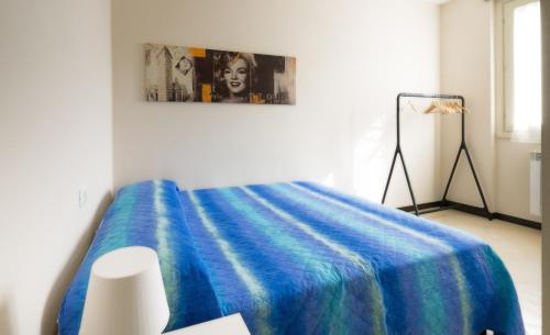a bedroom with a blue blanket on a bed at Corte Elvira in Manerba del Garda