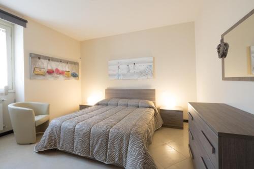 a bedroom with a bed and a desk with a chair at Corte Elvira in Manerba del Garda