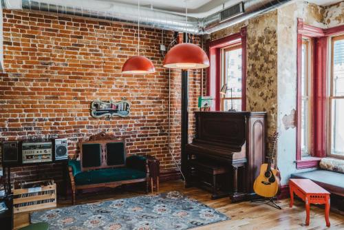 
a living room filled with furniture and a fire place at Hostel Fish in Denver
