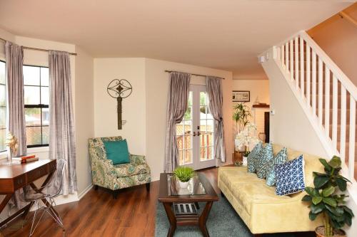 a living room with a couch and a chair at Sonoma Hideaway 3BD 2,5 BATH, Beautiful Patio and Garden in Sonoma