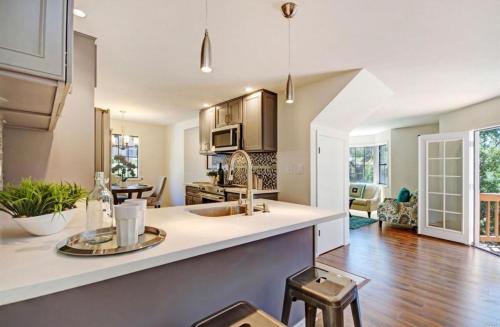 an open kitchen and living room in a home at Sonoma Hideaway 3BD 2,5 BATH, Beautiful Patio and Garden in Sonoma