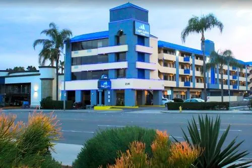 Capri Suites Anaheim in Costa Mesa