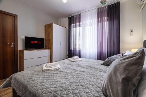 Ένα ή περισσότερα κρεβάτια σε δωμάτιο στο Luxury apartment with sea view,FREE parking!