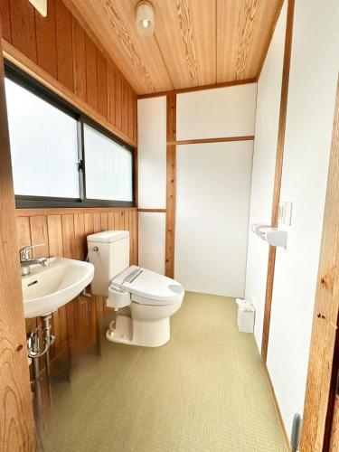 a bathroom with a toilet and a sink at Spacious Traditional Japanese house by Restavio in Ozu