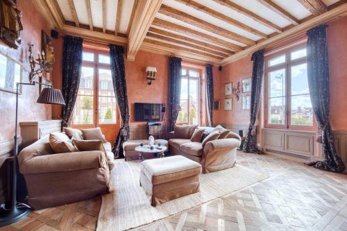 Luxurious 4 bedroom duplex, 200m from Place Morny