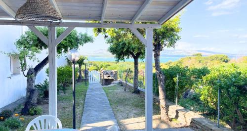 a walkway leading to a house with a view of the ocean at Panorama sul mare in Stintino