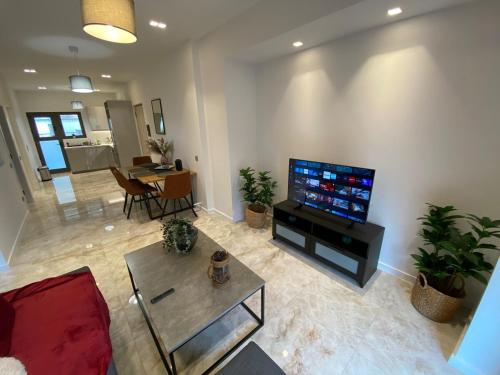 Holy 2 Bedrooms Apartment in Marousi