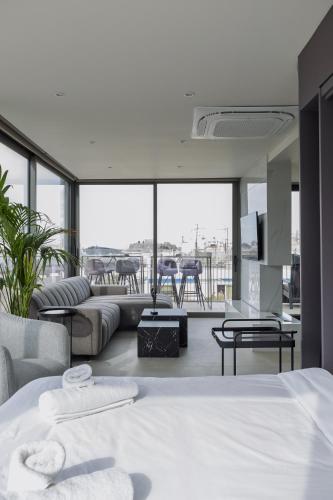 SkyFall Acropolis View Penthouse