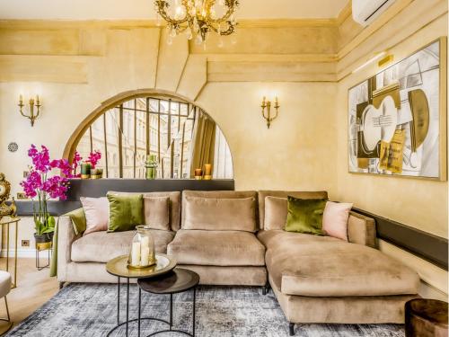 Merveil Signature Suite - Valois - Louvre view