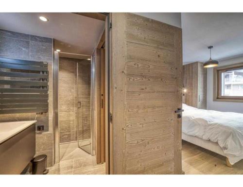 Luxurious 4-room with pool, gym, spa and parking photo 3