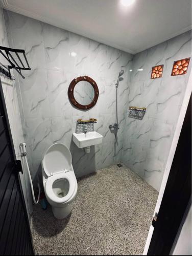 Ένα μπάνιο στο falcon apartment