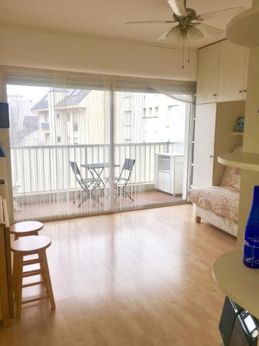 Photo de la galerie de l'établissement beau studio les pieds dans l'eau, au Pouliguen