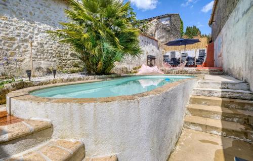 Awesome Home In Tonnay-Boutonne