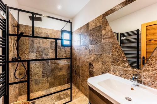 Et badeværelse på Maison Sanchez - Maison Climatisée avec Piscine