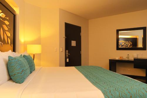 a hotel room with a bed and a mirror at Casa del Alma Hotel Boutique & Spa in San Cristóbal de Las Casas