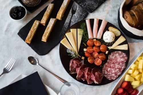 ホテルの敷地内または近くでの食事または食べ物