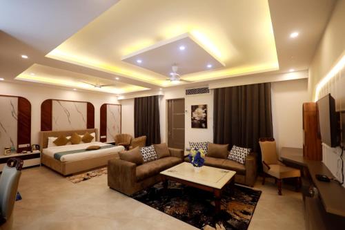 a large living room with a bed and a couch at Shanti Sewa Dham in Chhatikara