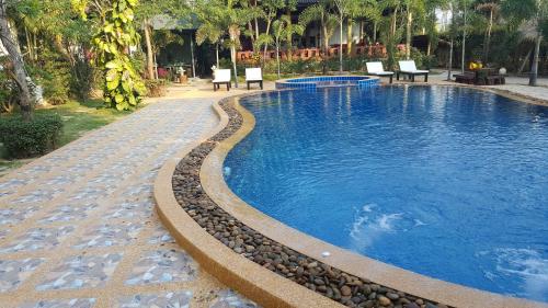 Bazén v ubytování Pranburi Cabana Resort nebo v jeho okolí