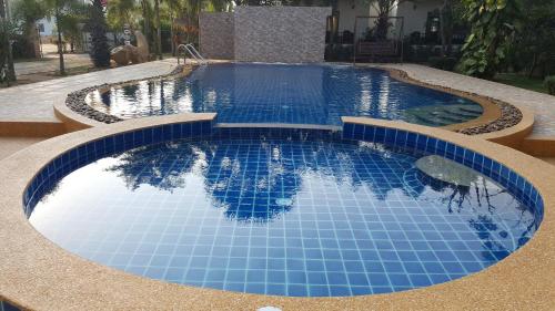 Bazén v ubytování Pranburi Cabana Resort nebo v jeho okolí