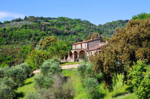 a house on the side of a hill at Poggio Diavolino - Suvereto in Suvereto