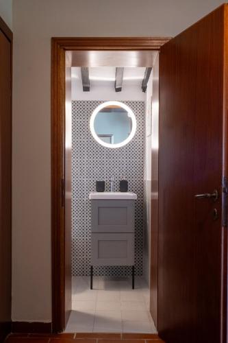 a bathroom with a sink and a mirror at La Casa dei Fichi in Gambassi Terme