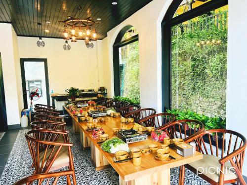 a dining room with a long table with chairs at Sapa Villa Florence in Sa Pa