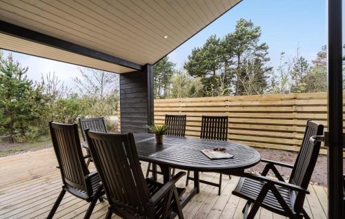 Balkoni atau teres di Amazing Home In Skjern With Sauna