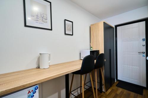 Køkken eller tekøkken på Studio Near Airport WiFi Valea Crucii 6