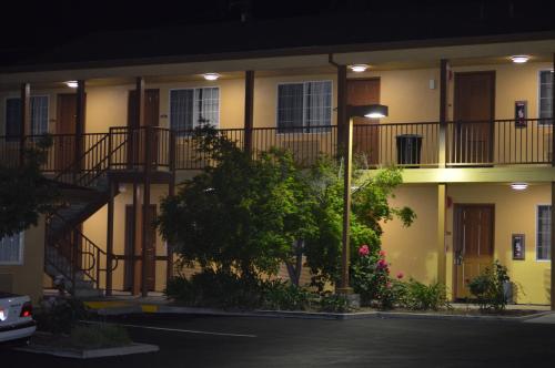a building with balconies and a street light in a parking lot at Budget Inn in Paso Robles